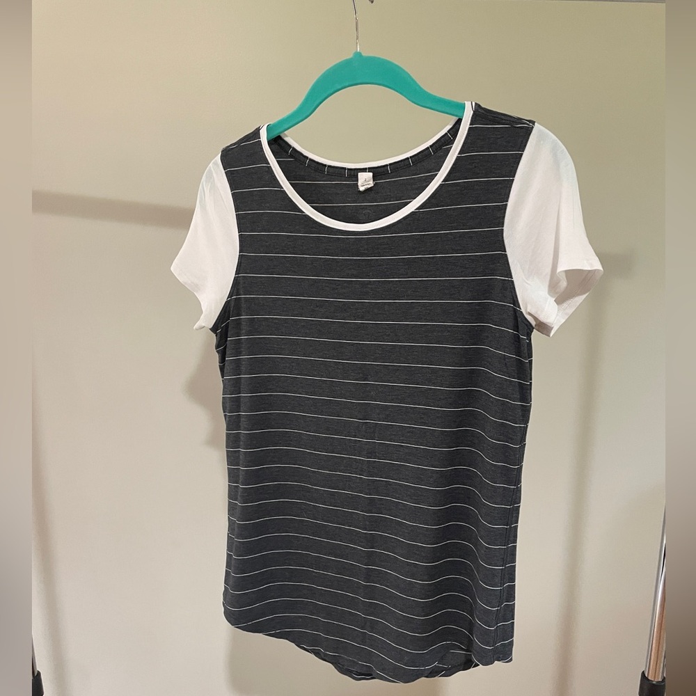 Lululemon dark gray white striped t-shirt. Size 2. Great condition.